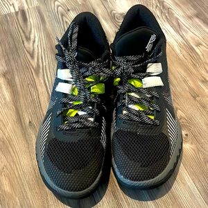 Nike- Kyrie Irving Flytrap 5.5 Youth